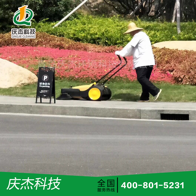 學(xué)校操場(chǎng)可以選擇什么樣的手推式掃地機？