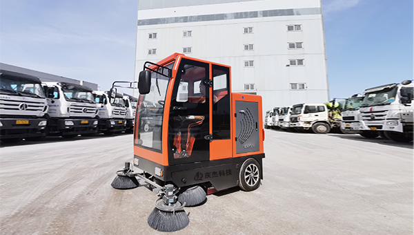 吸塵掃地車(chē)-清掃車(chē)-大型混凝土企業(yè)采購慶杰駕駛式掃地機